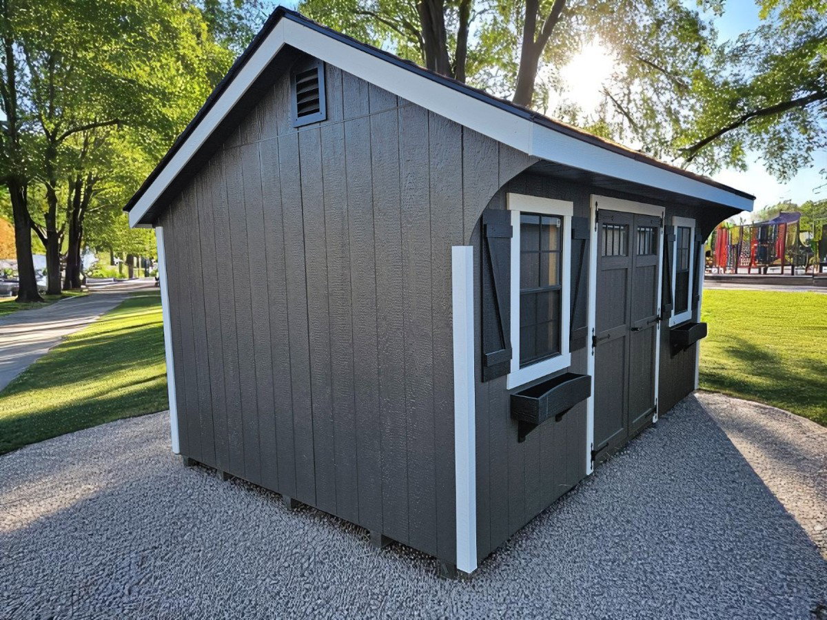 Classic Quaker exterior thumbnail 2